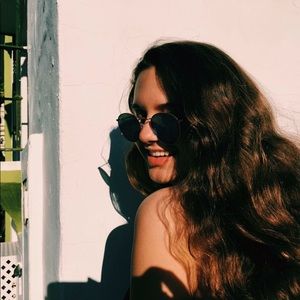 Meet your Posher, Maya